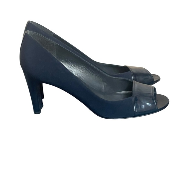 Stuart Weitzman Pumps Peep Toe Navy Blue
Fabric & Black Patent Leather size 8.5M - Picture 4 of 13